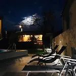 Apartment Iva Sa Bazenom