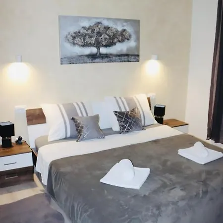 Apartman Iva Sa Bazenom *