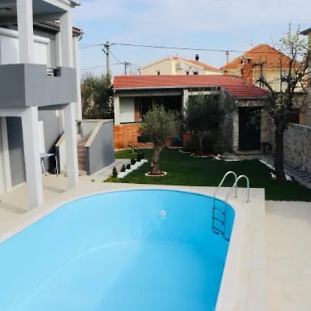 Apartment Iva Sa Bazenom *