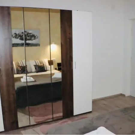 Apartment Iva Sa Bazenom Donji Zemunik